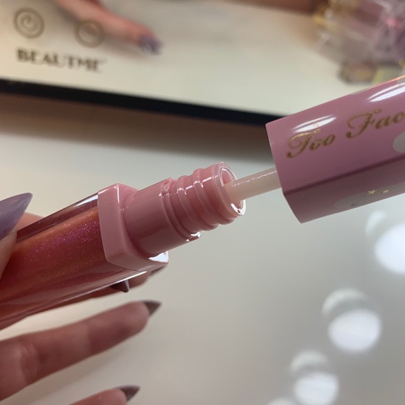 Too Faced Lipgloss - Picture 2 of 2